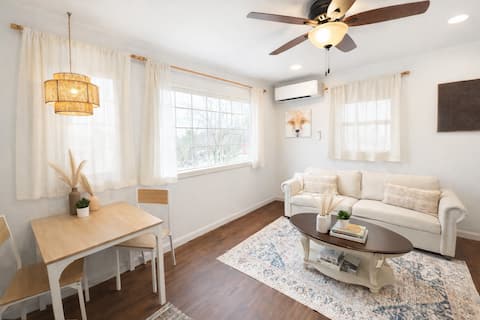 Top performing Airbnb: Eureka Studio-1 bedroom-Free Coffee at Java Dudes in Eureka Springs