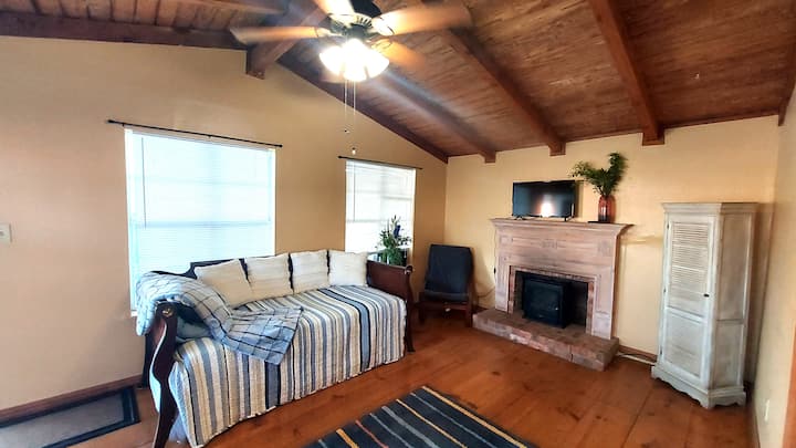 Lazy Cajun-relaxing Beach Side Bungalow! - Surfside Beach, TX