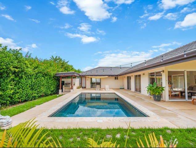 Beach home in private community in Playa Negra