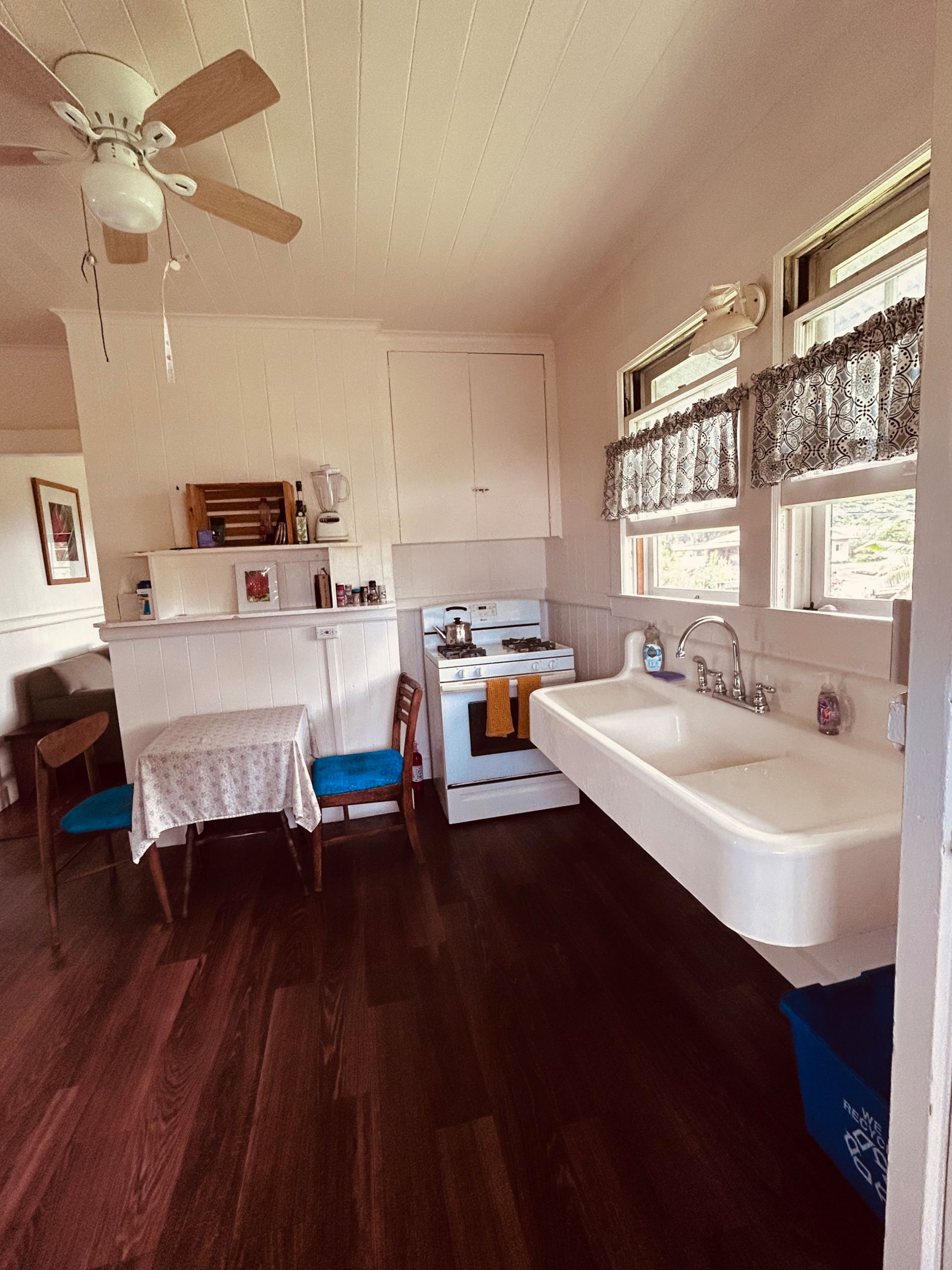 Home in Hilo · ★4.9 · 2 bedrooms · 3 beds · 1.5 private baths - Image 4