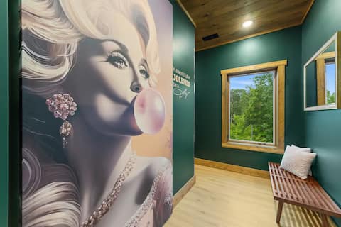 Dreamin of Dolly cabin in Gatlinburg - Photo 2