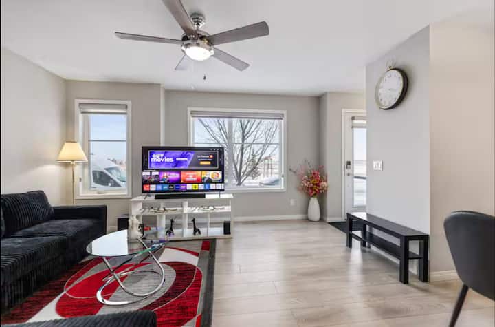 King Bed 3br Near Airport | Banff 1hr | Sleeps 6 - Calgary
