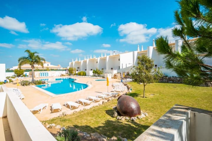 Spacious Villa. Walk To The Beach. 2 Pools. Bbq - Guia