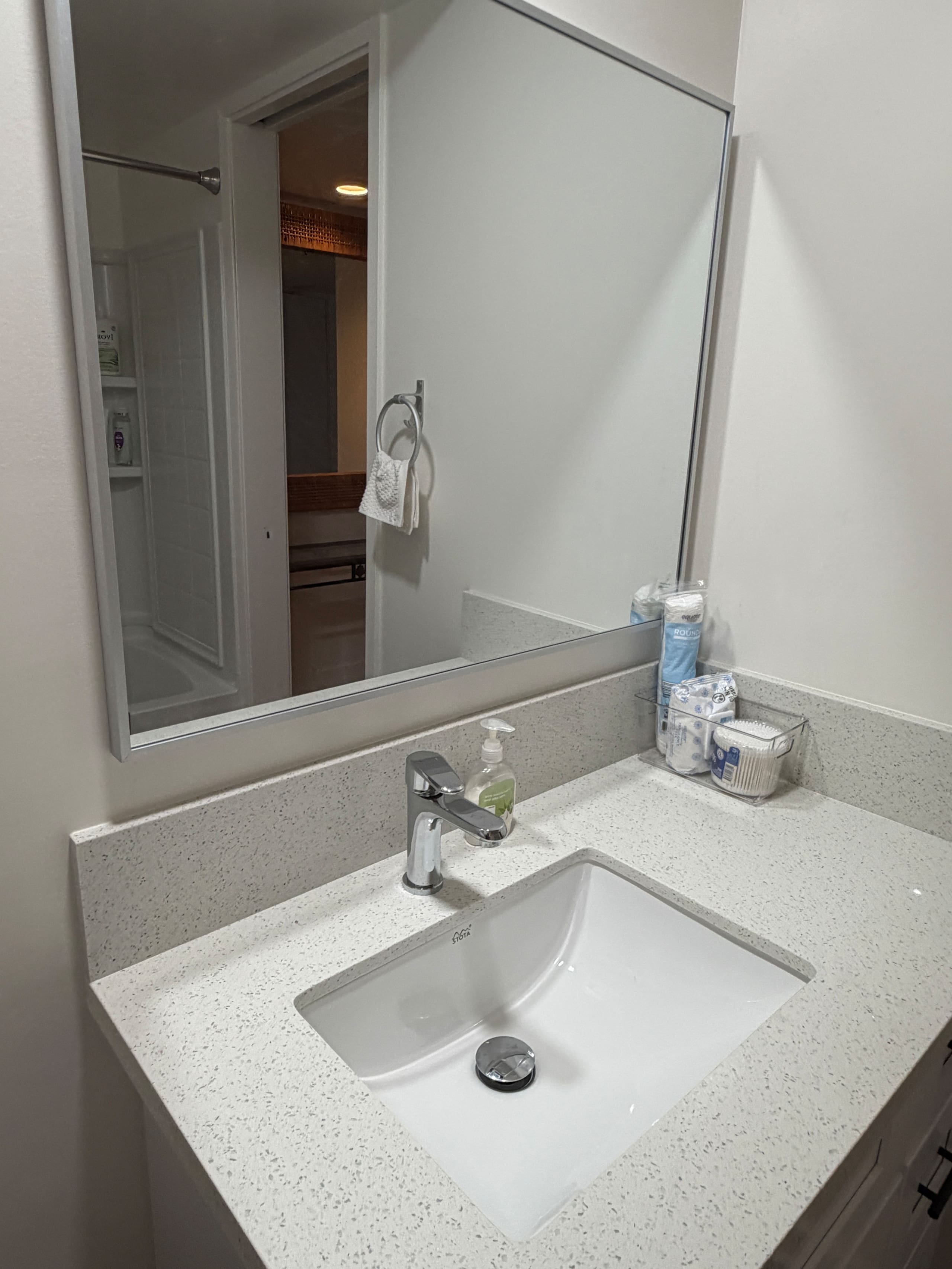 Cozy and convenient AC apartment located in Hilo - Image 16