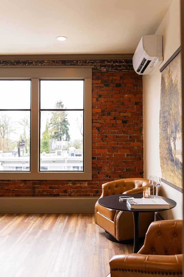 The 908 | Historic Luxury Suite 1 - Everett, WA