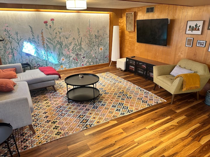 Ketring Park Extended Stay | Yard + Pup Friendly - Littleton, CO