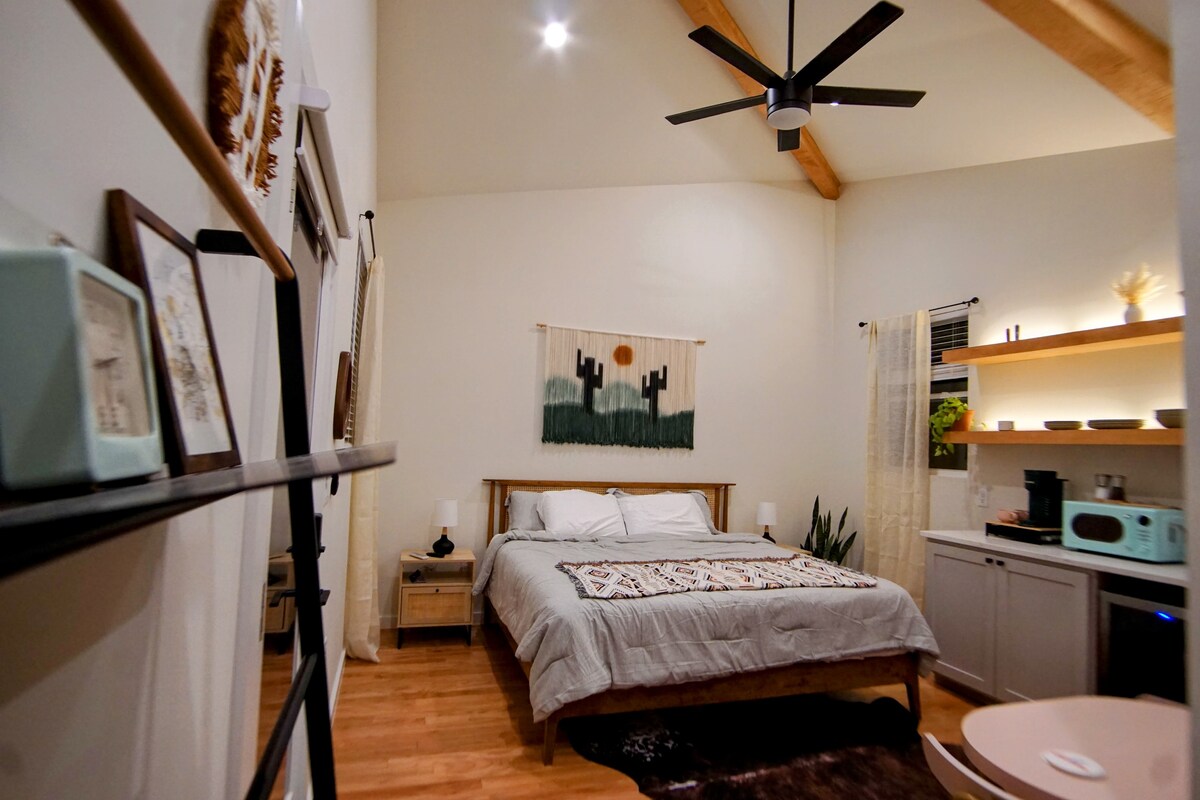 Clean Modern and Quaint East Austin Casita