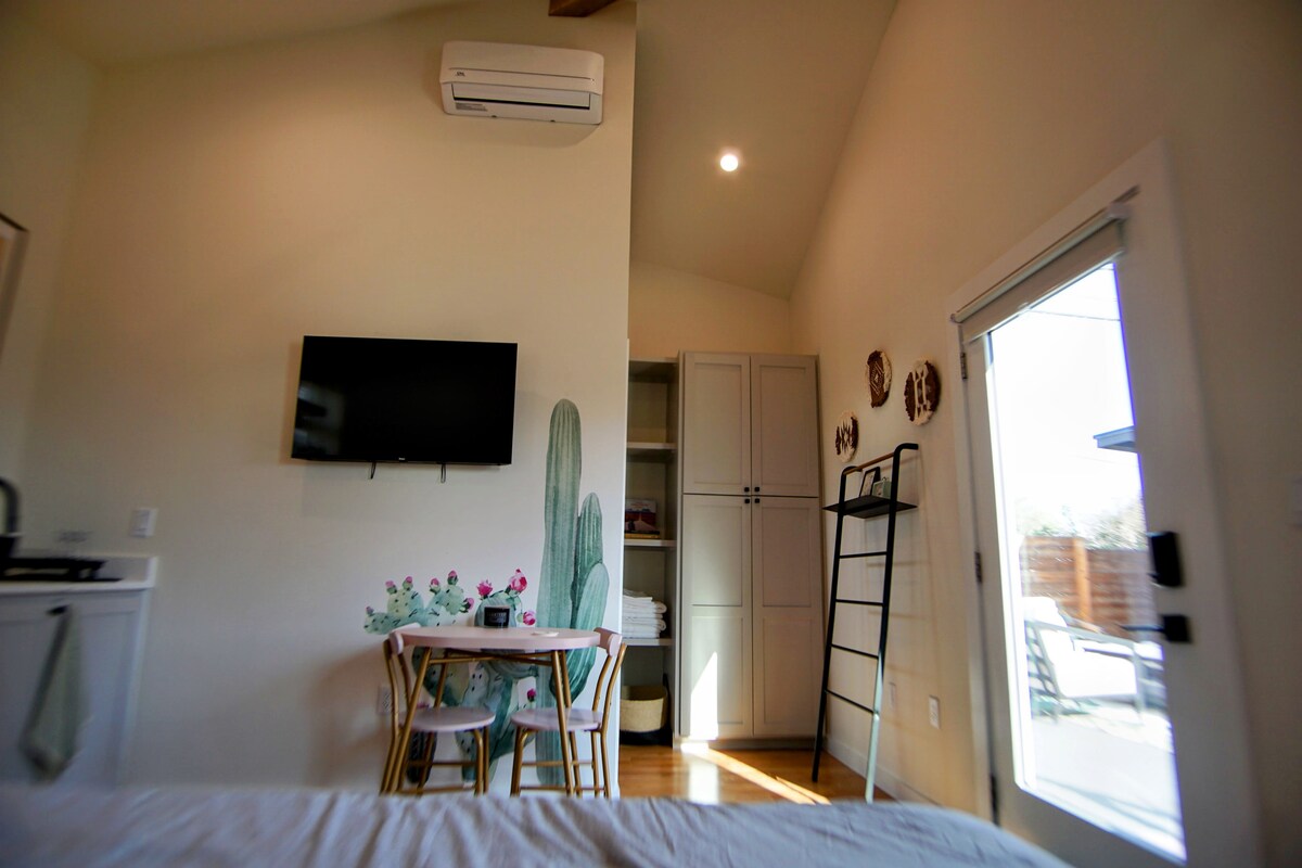 Clean Modern and Quaint East Austin Casita