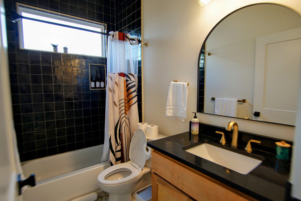 Clean Modern and Quaint East Austin Casita