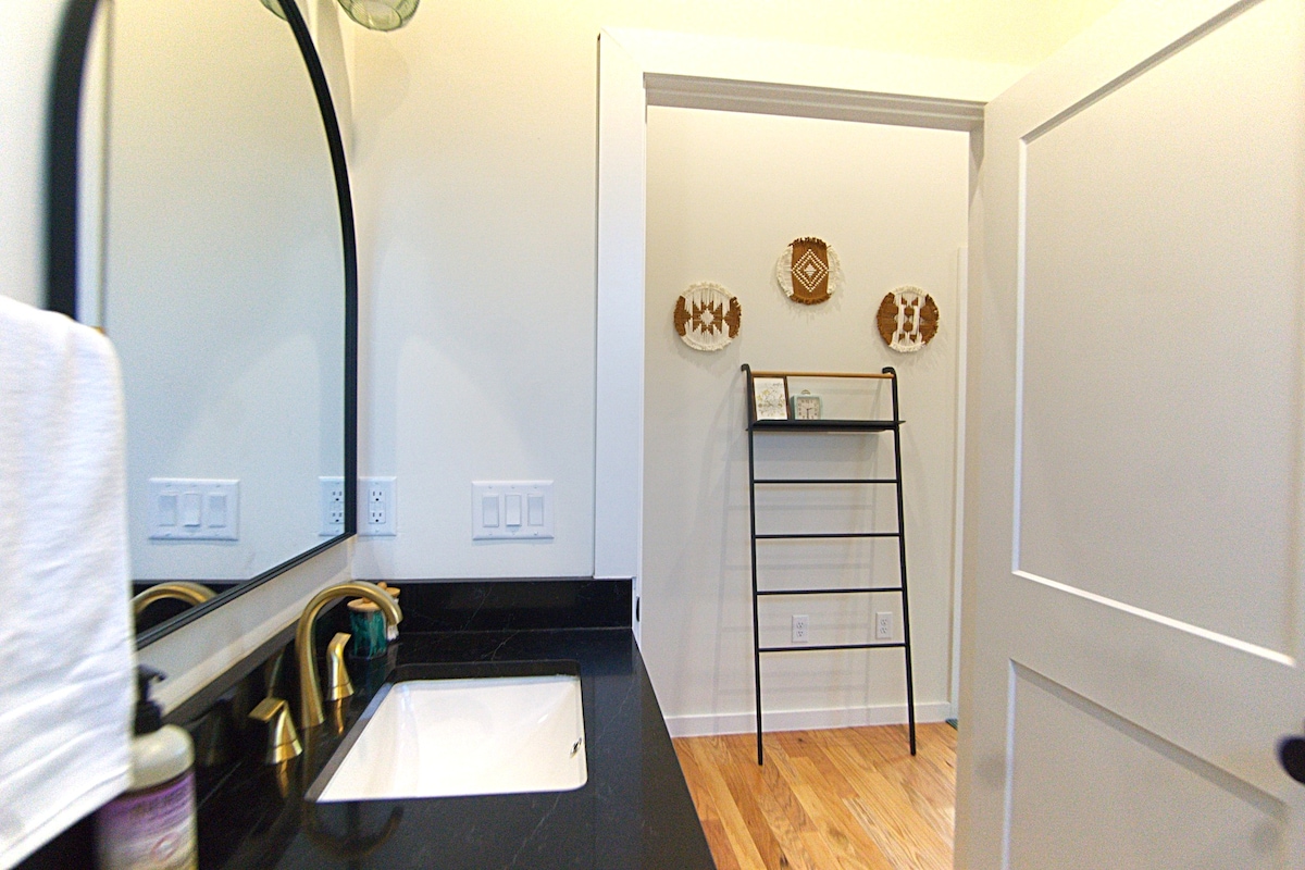Clean Modern and Quaint East Austin Casita