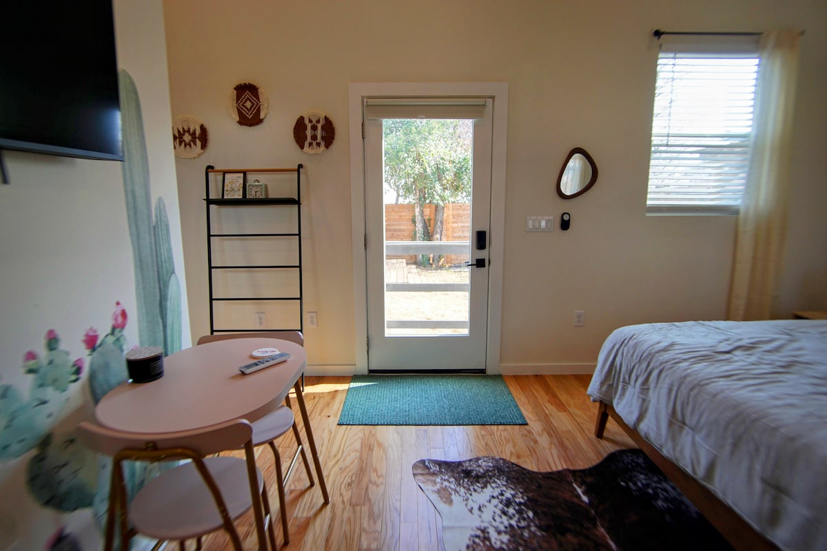 Clean Modern and Quaint East Austin Casita