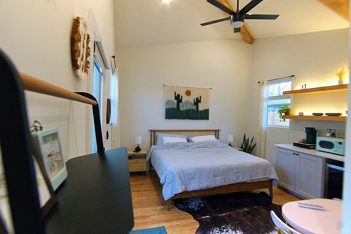 Clean Modern and Quaint East Austin Casita