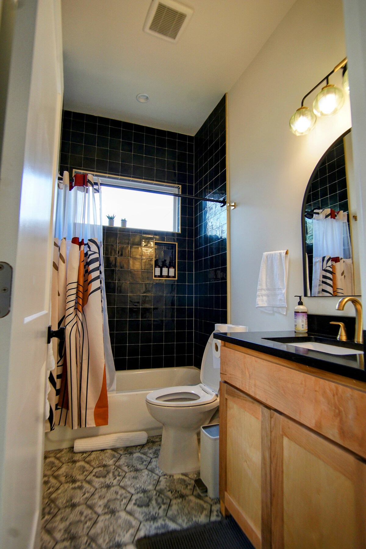 Clean Modern and Quaint East Austin Casita