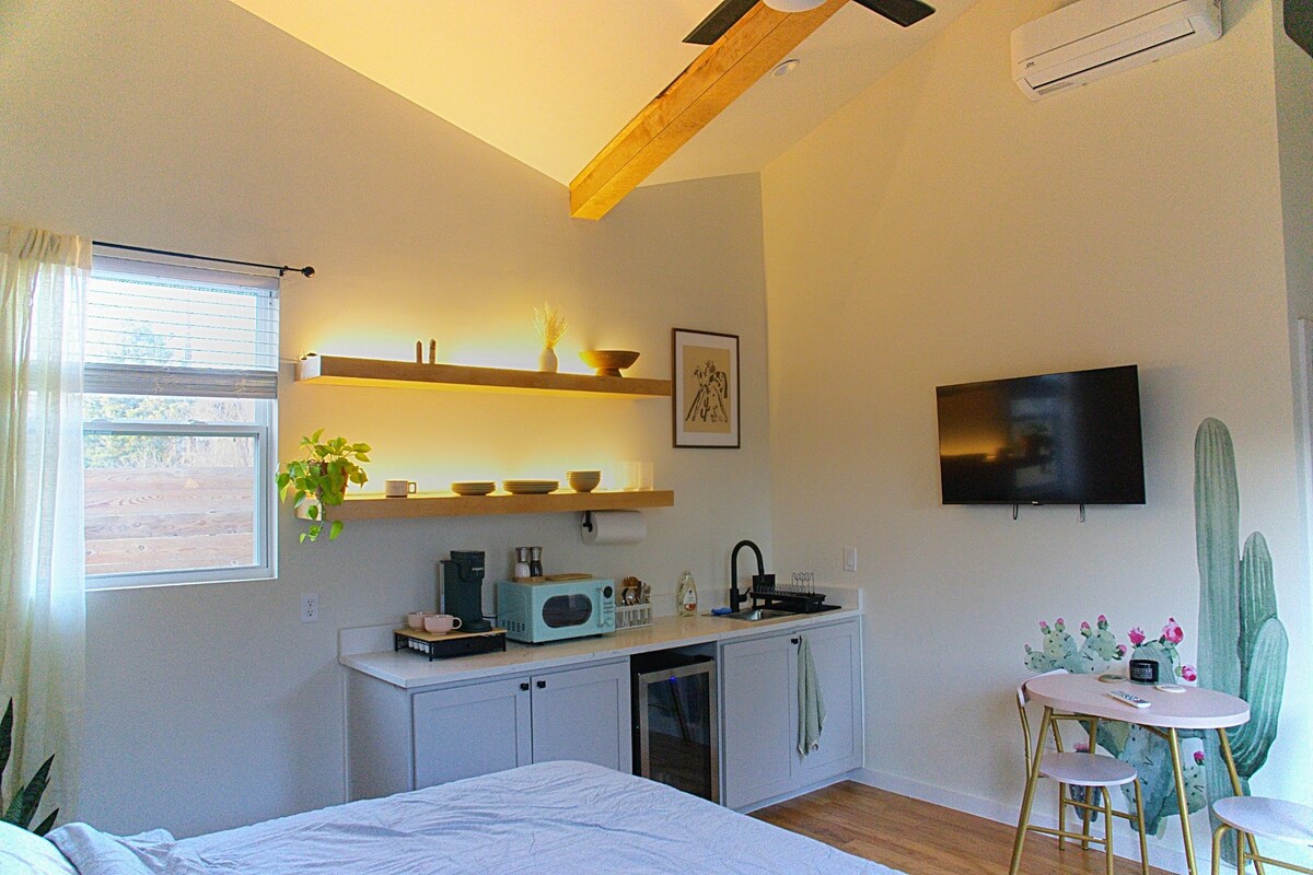 Clean Modern and Quaint East Austin Casita