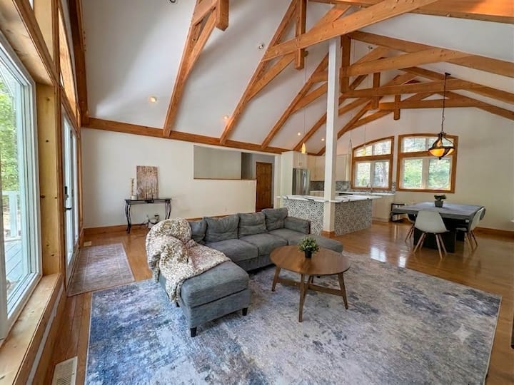 Grand Bend Cottage | Private Lake + Pool & Hot Tub - Grand Bend