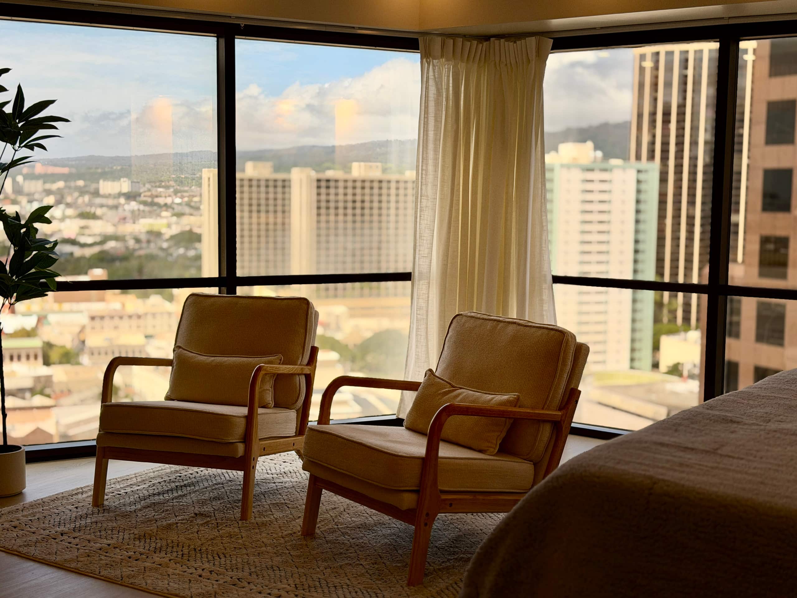 Modern Renovated Honolulu View Escape - Image 19