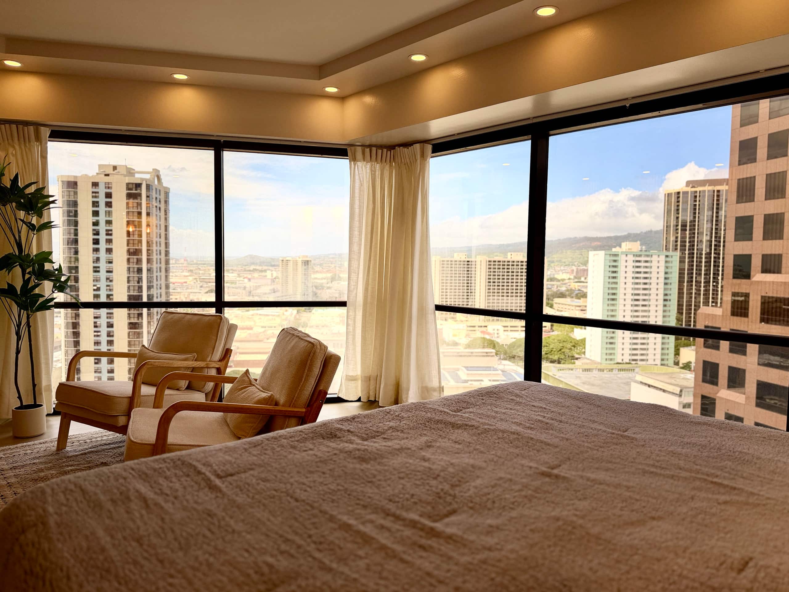 Modern Renovated Honolulu View Escape - Image 21