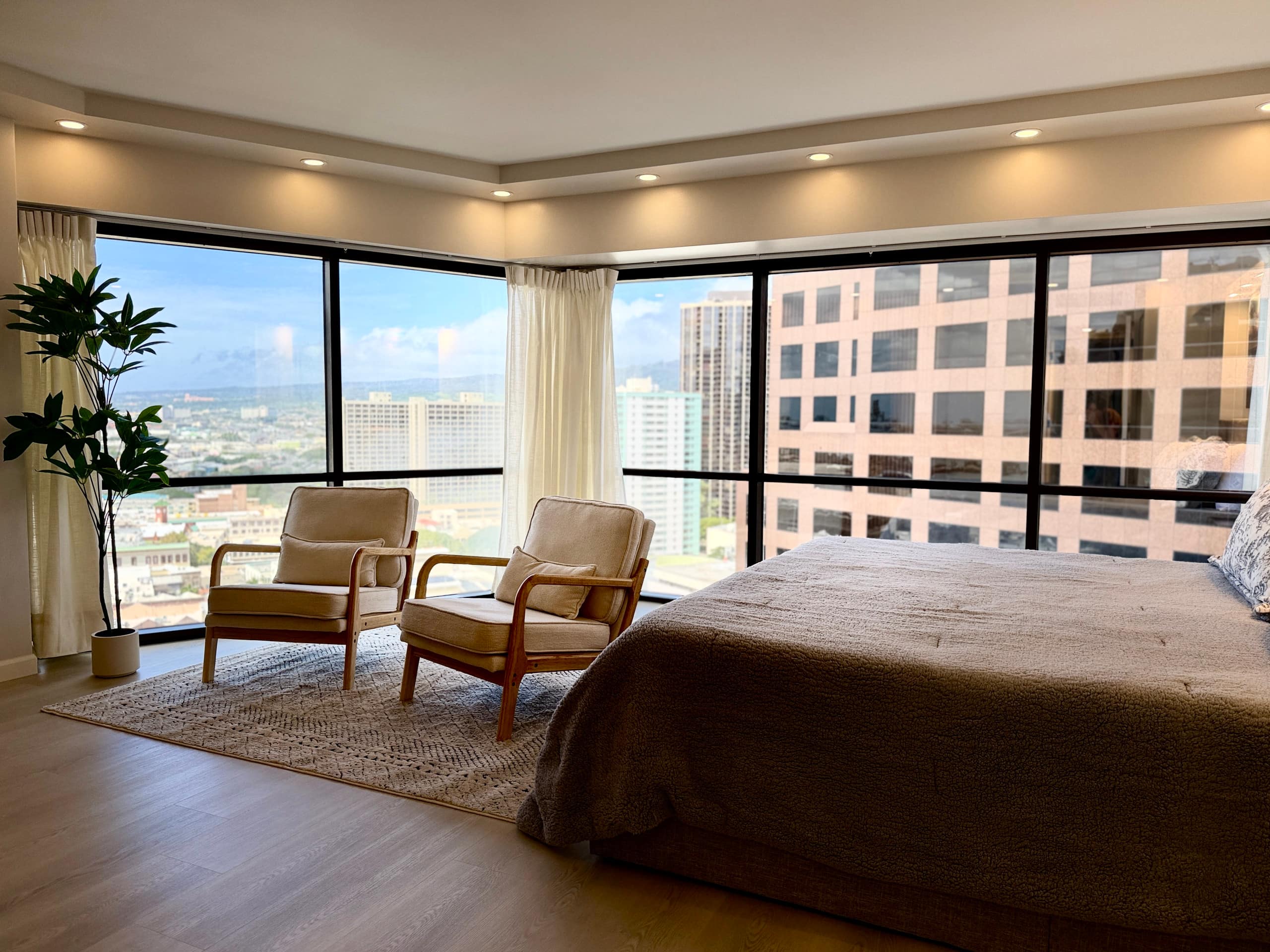 Modern Renovated Honolulu View Escape - Image 18