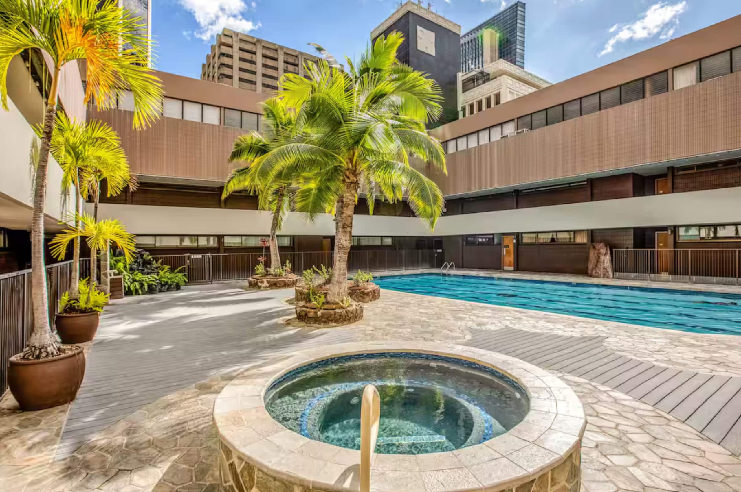 Modern Renovated Honolulu View Escape - Image 35