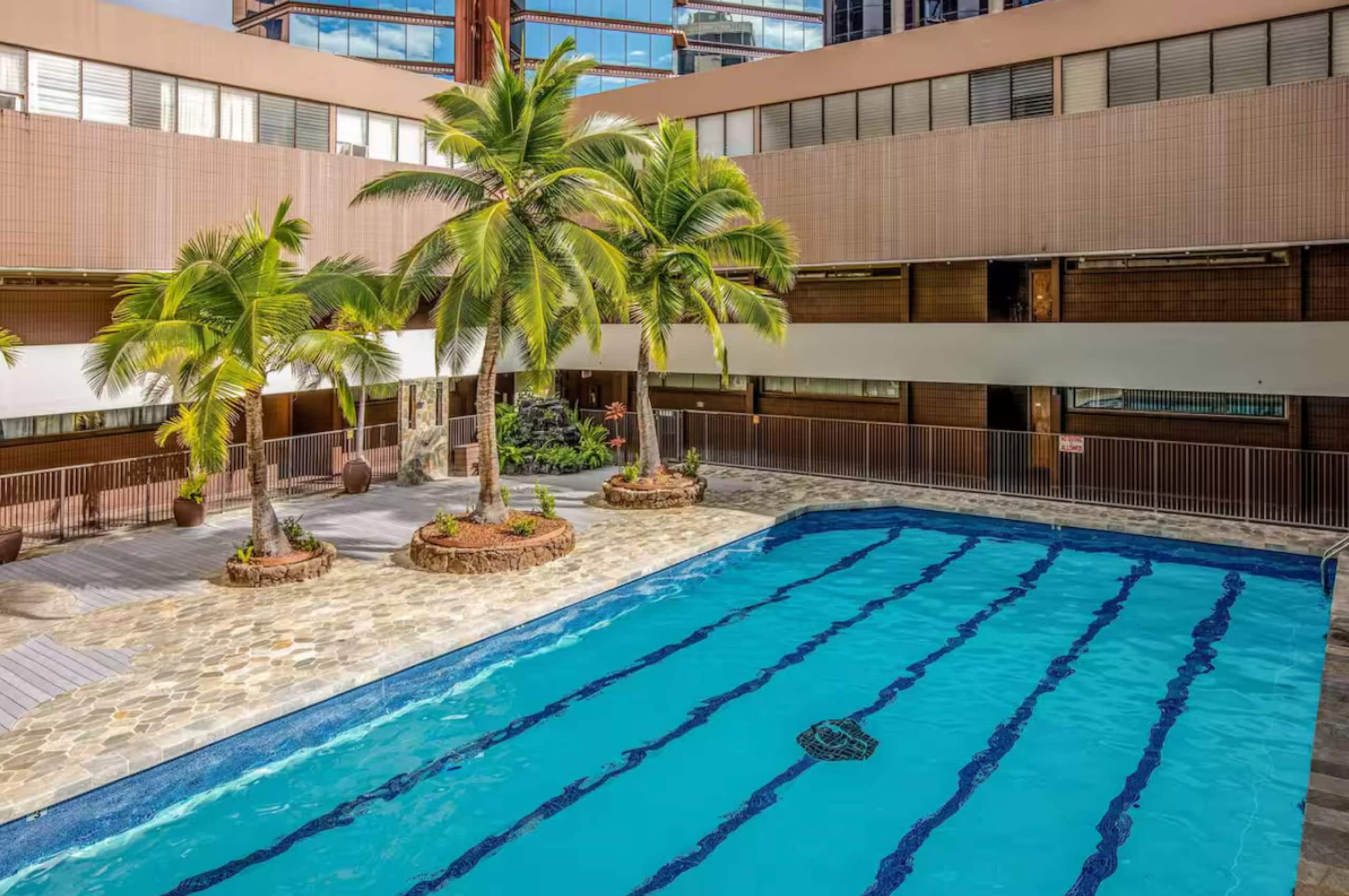 Modern Renovated Honolulu View Escape - Image 42