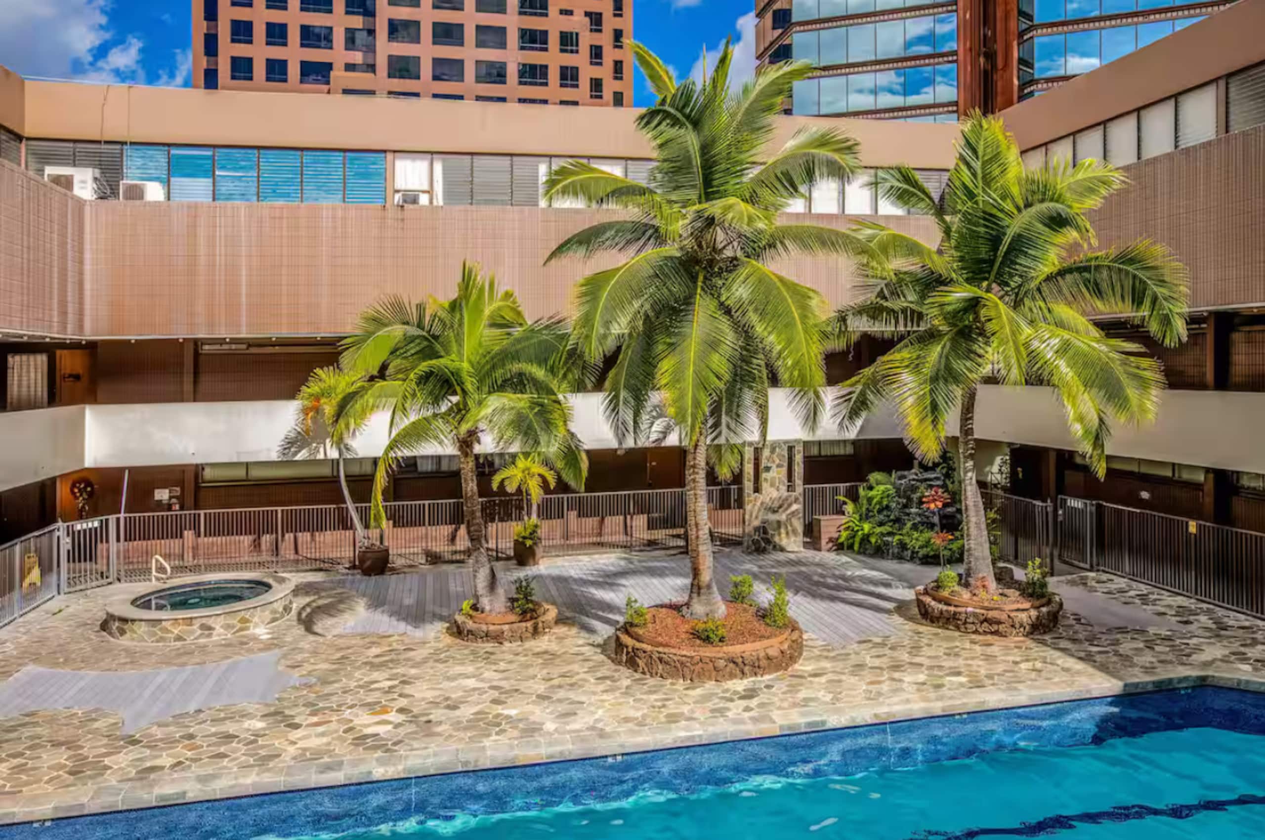 Modern Renovated Honolulu View Escape - Image 44