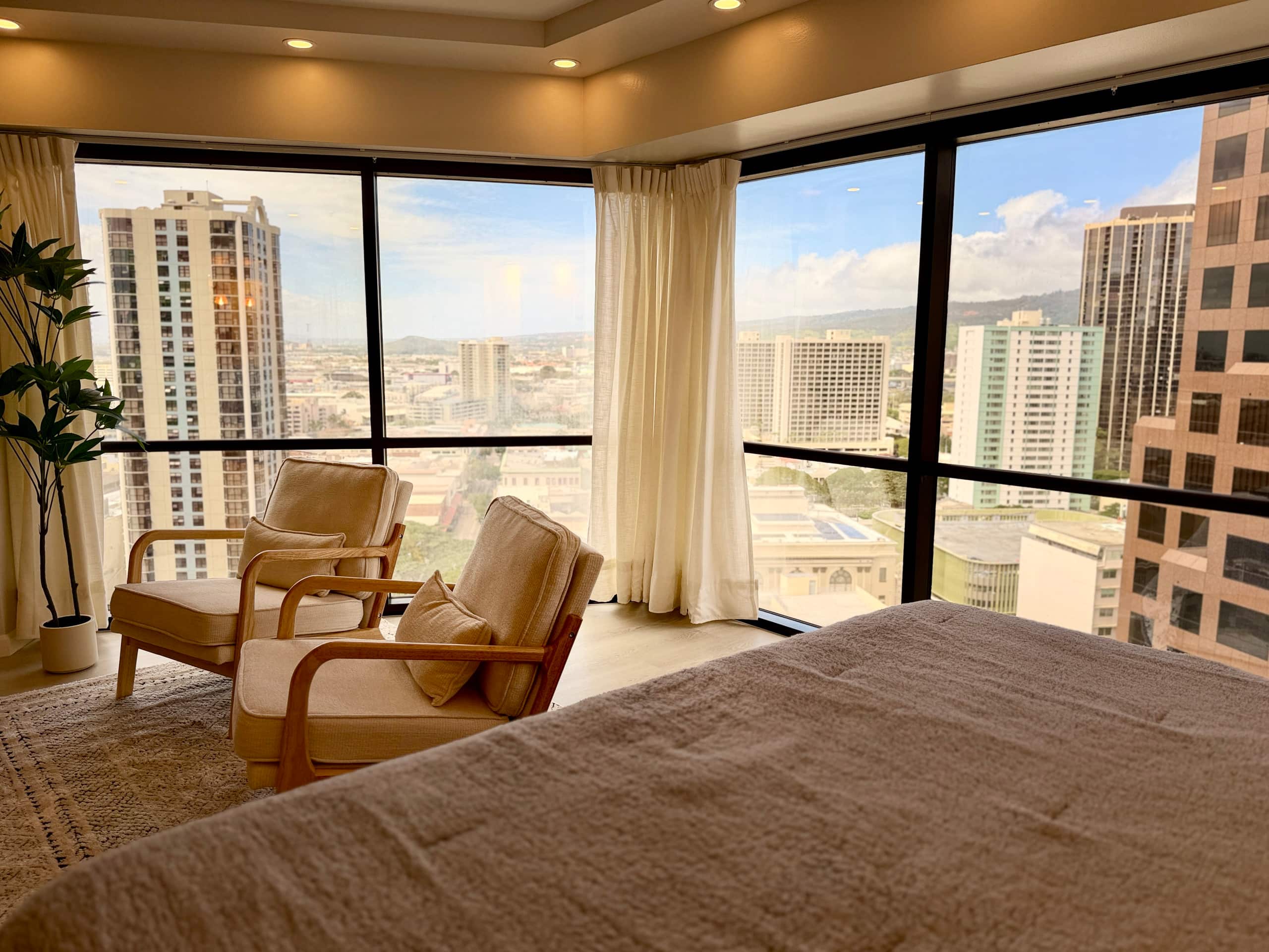 Modern Renovated Honolulu View Escape - Image 23
