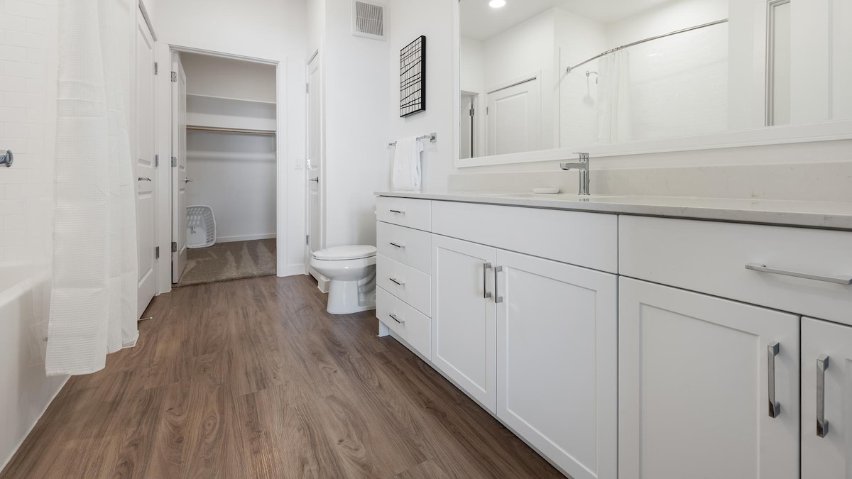 Landing | Stylish 2BD, Clubhouse, Gym