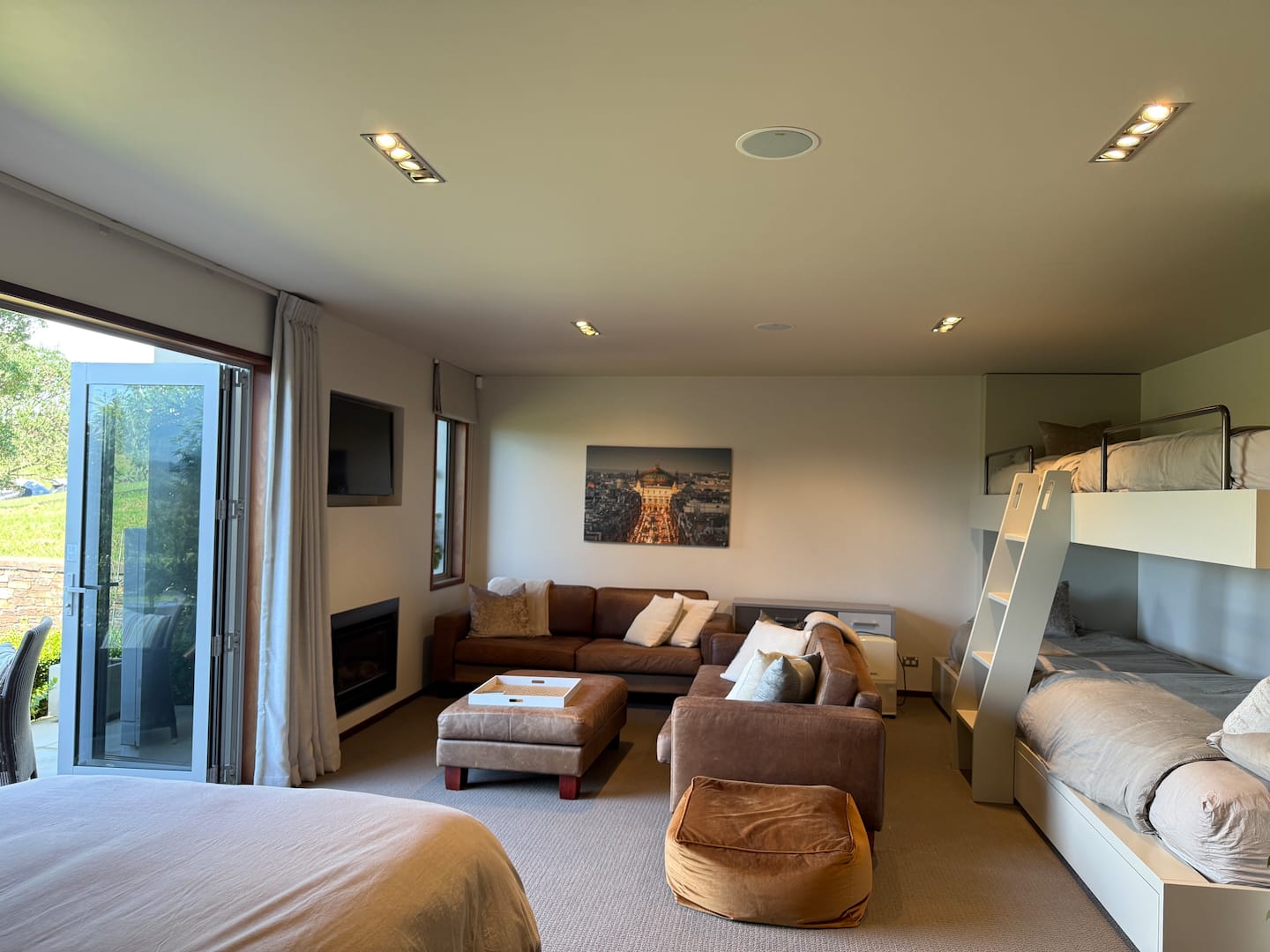 Luxury Guest Bunkhouse 3
