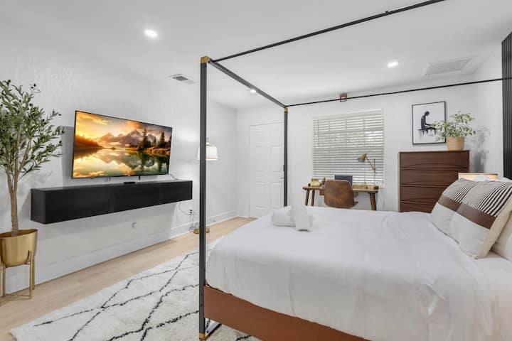 Cozy Tampa Retreat | Free Parking - Tampa, FL