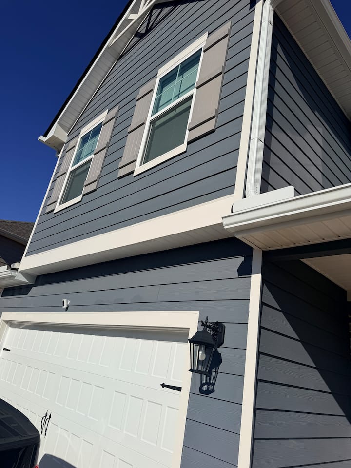 Beautiful Home With At Touch Away From Home Touch! - Covington, GA