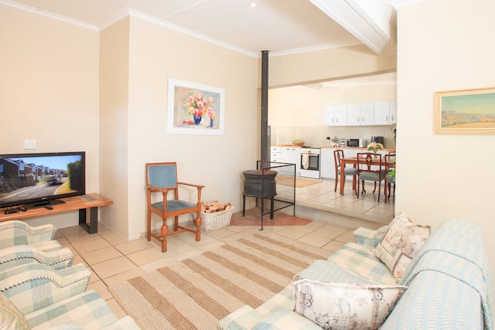 Meadows Cottage-spacious Family Farm Stay Retreat - Himeville