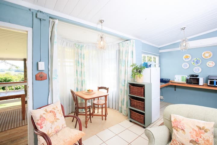 Swallows Nest Studio – Cosy Romantic Farm Getaway - Himeville
