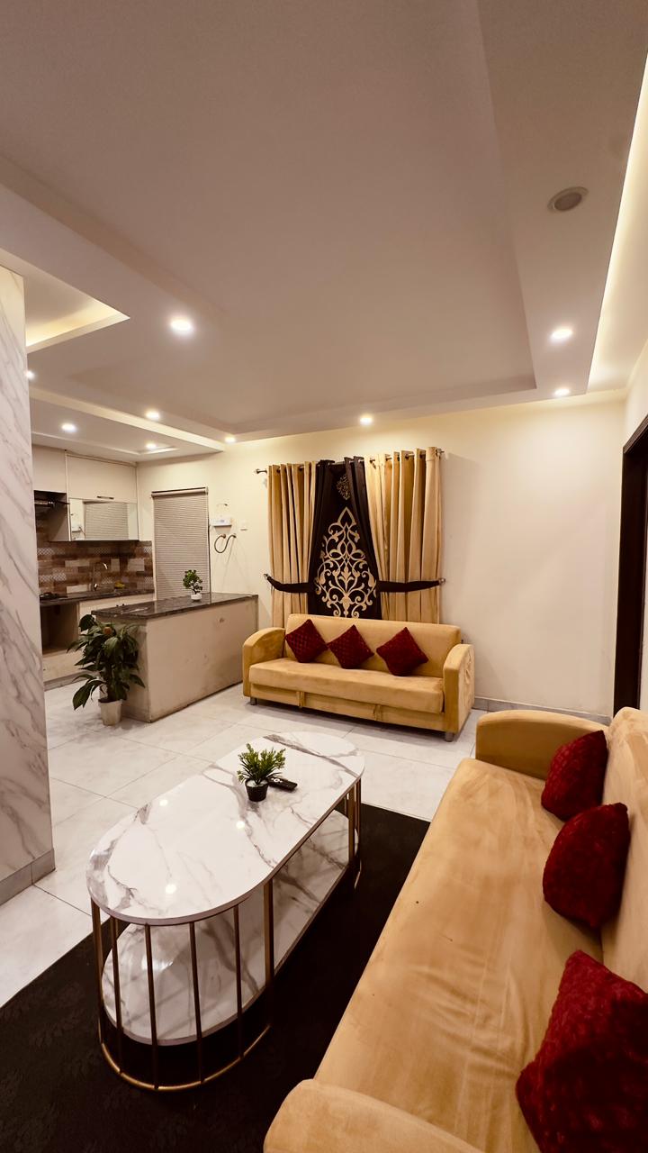 Luxury 1BR Near Grand Mosque · Bahria Town LHR
