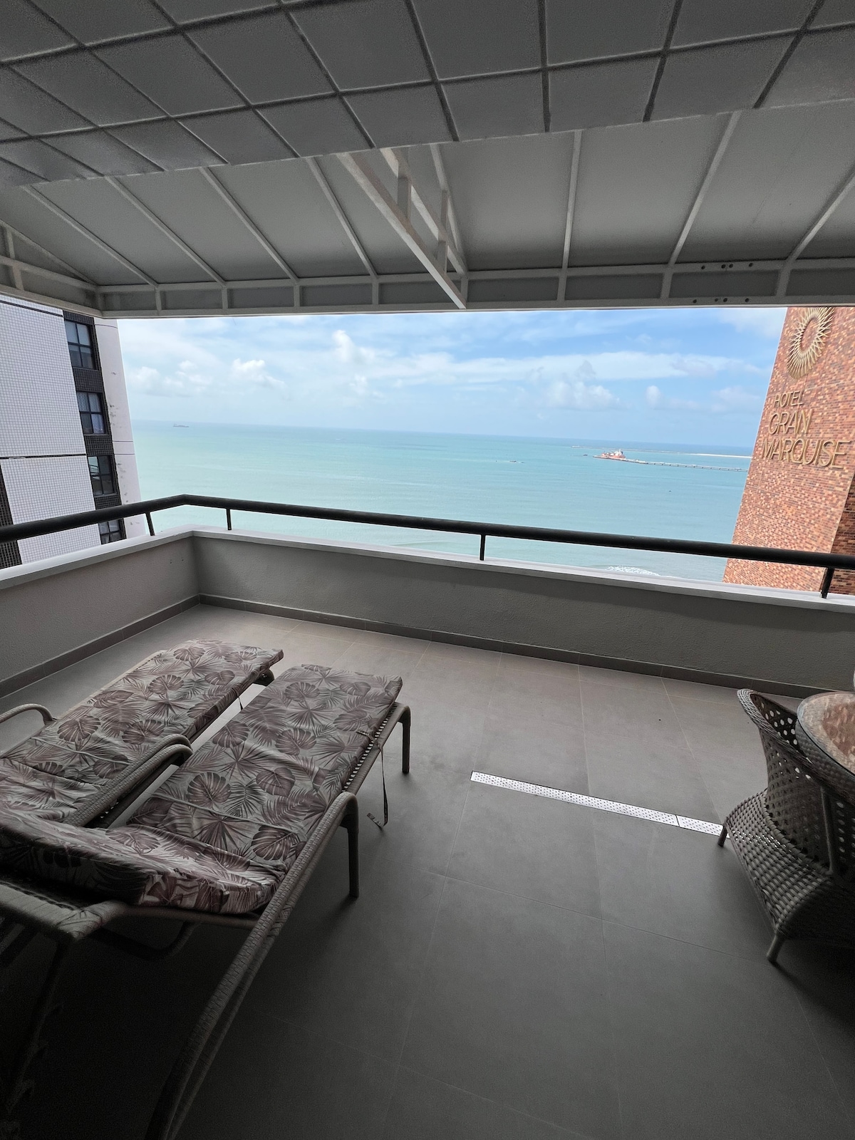 Foto do anúncio de Refúgio à Beira-Mar com Terraço em Mucuripe, Fortaleza