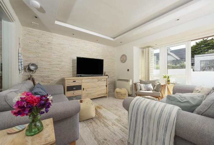 Apartment 5 Minute Walk From Beach With Garden - Edmonton, UK