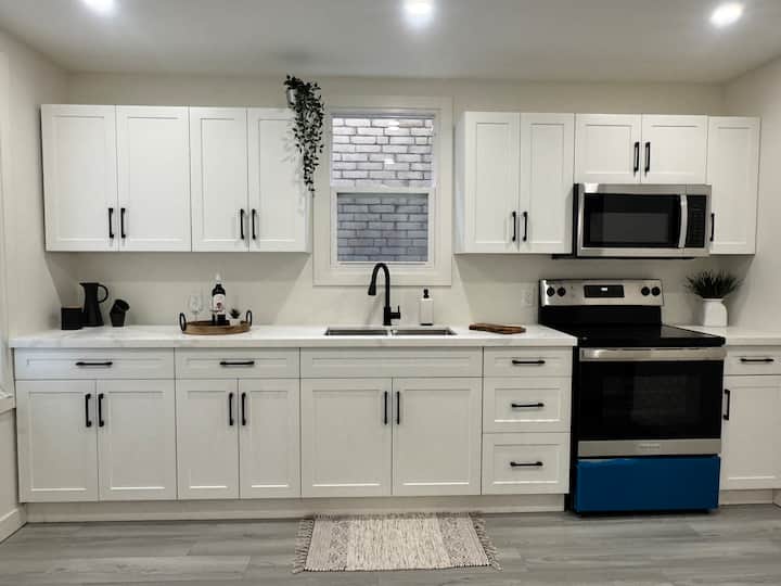 Bright And Modern 2bd Near Lhsc/uwo - London, Ontario