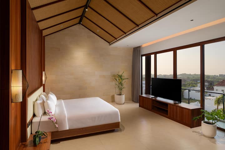 Cloud Nine Ungasan features five bedrooms for up to 10 guests, each with its own ensuite bathroom. Three bedrooms offer king beds, while two bedrooms can be set up with twin beds. 