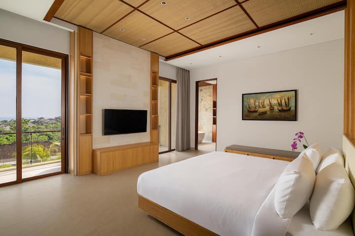 Cloud Nine Ungasan features five bedrooms for up to 10 guests, each with its own ensuite bathroom. Three bedrooms offer king beds, while two bedrooms can be set up with twin beds. 