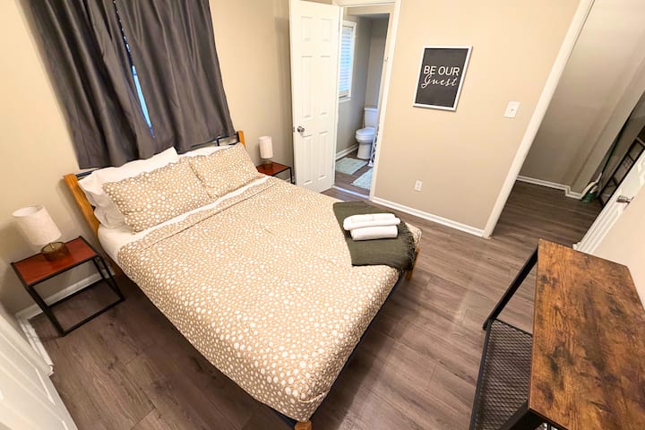 Cozy 1 Bedroom Apartment | 1 Block From High St! - Columbus, OH