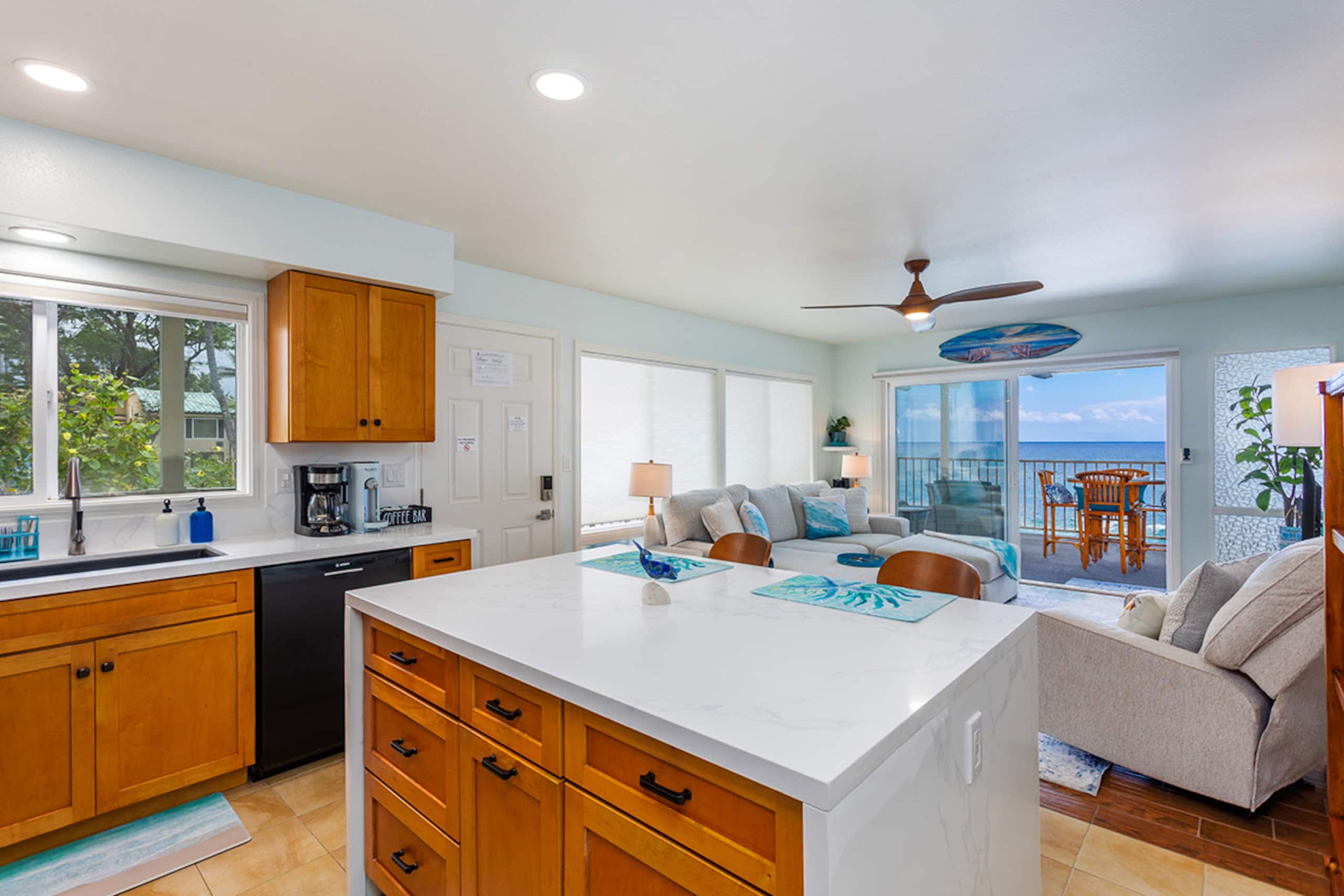 Oceanfront Kona Gem-Top Floor End Unit-New Updated - Image 13