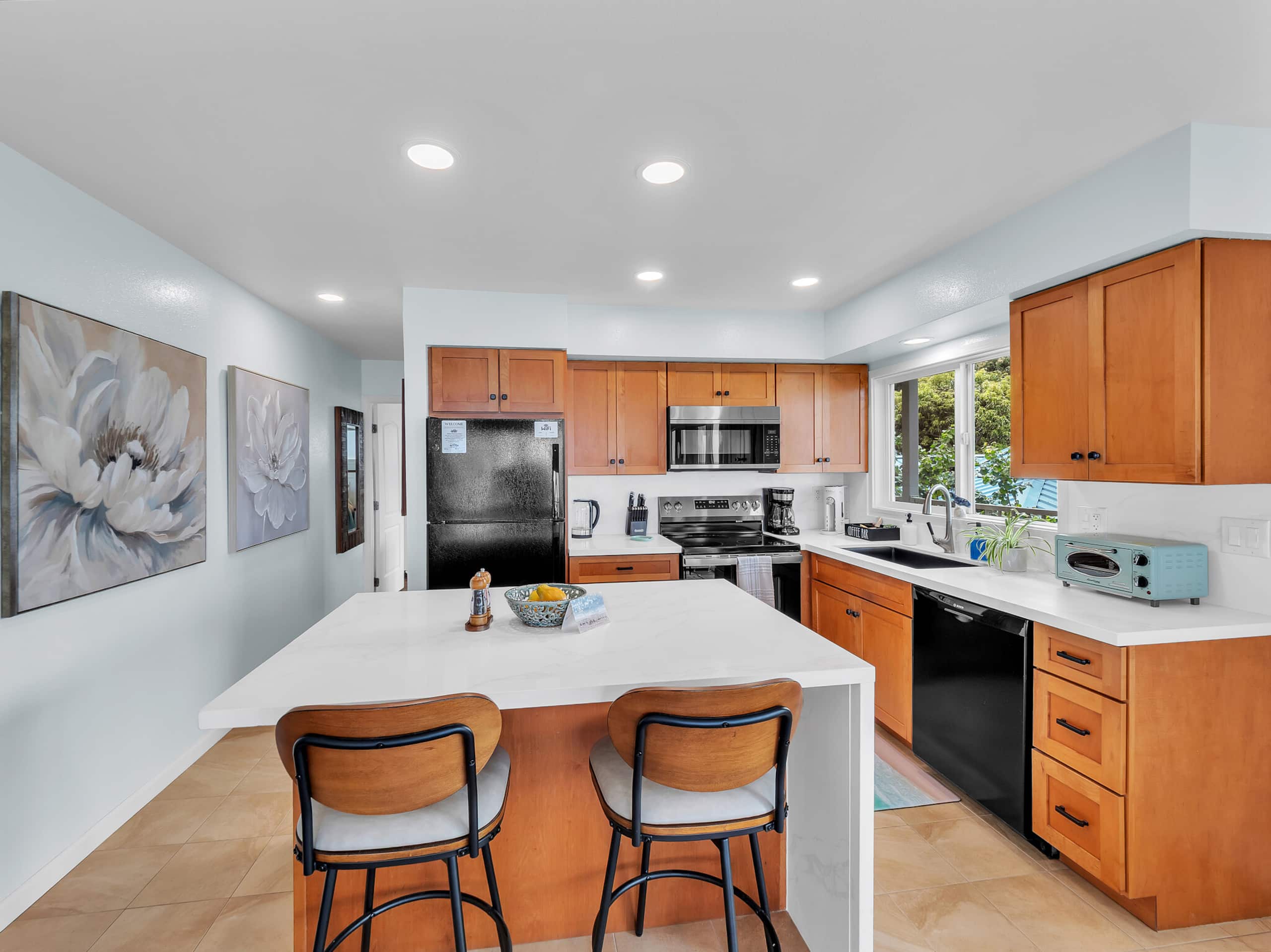 Oceanfront Kona Gem-Top Floor End Unit-New Updated - Image 14