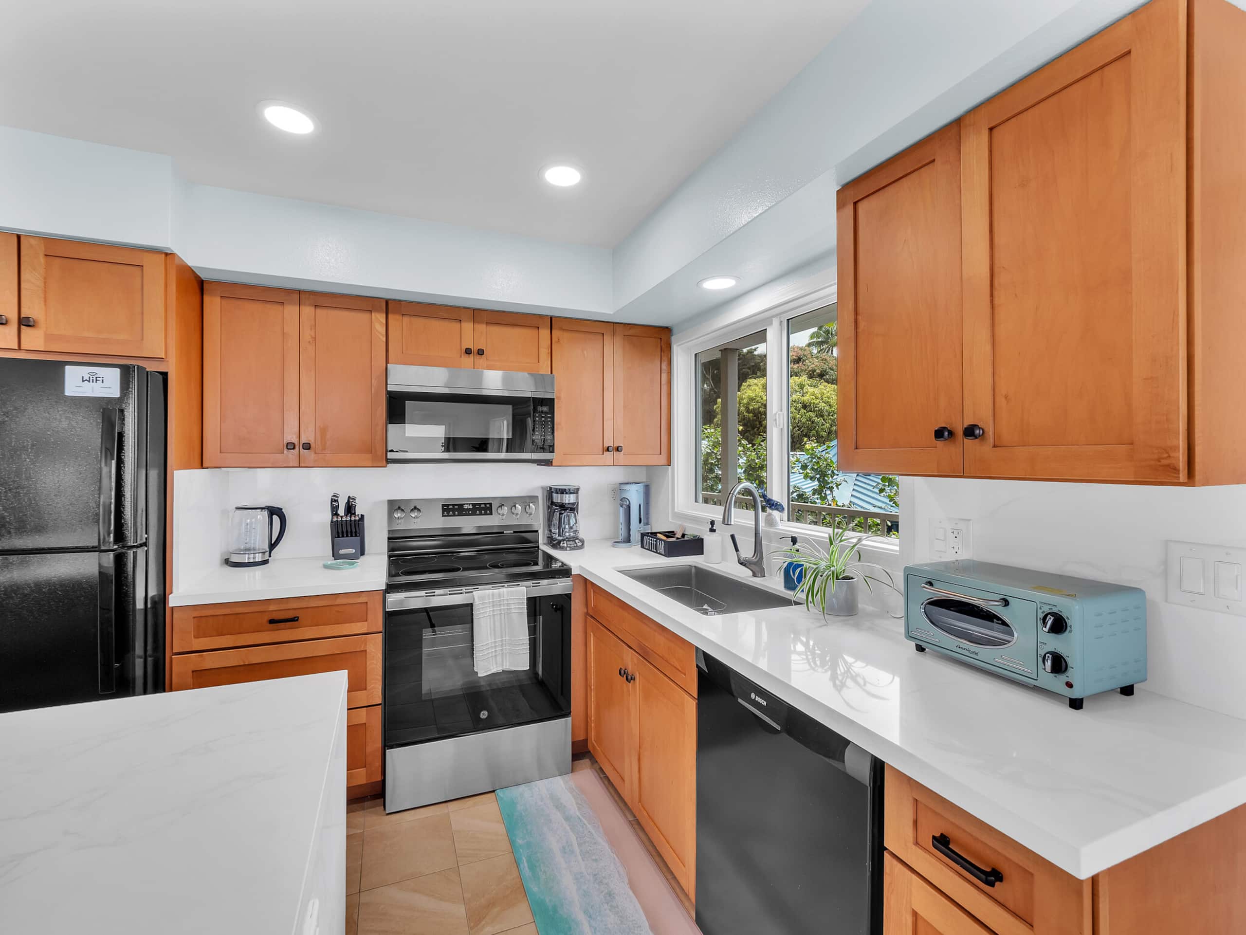 Oceanfront Kona Gem-Top Floor End Unit-New Updated - Image 12