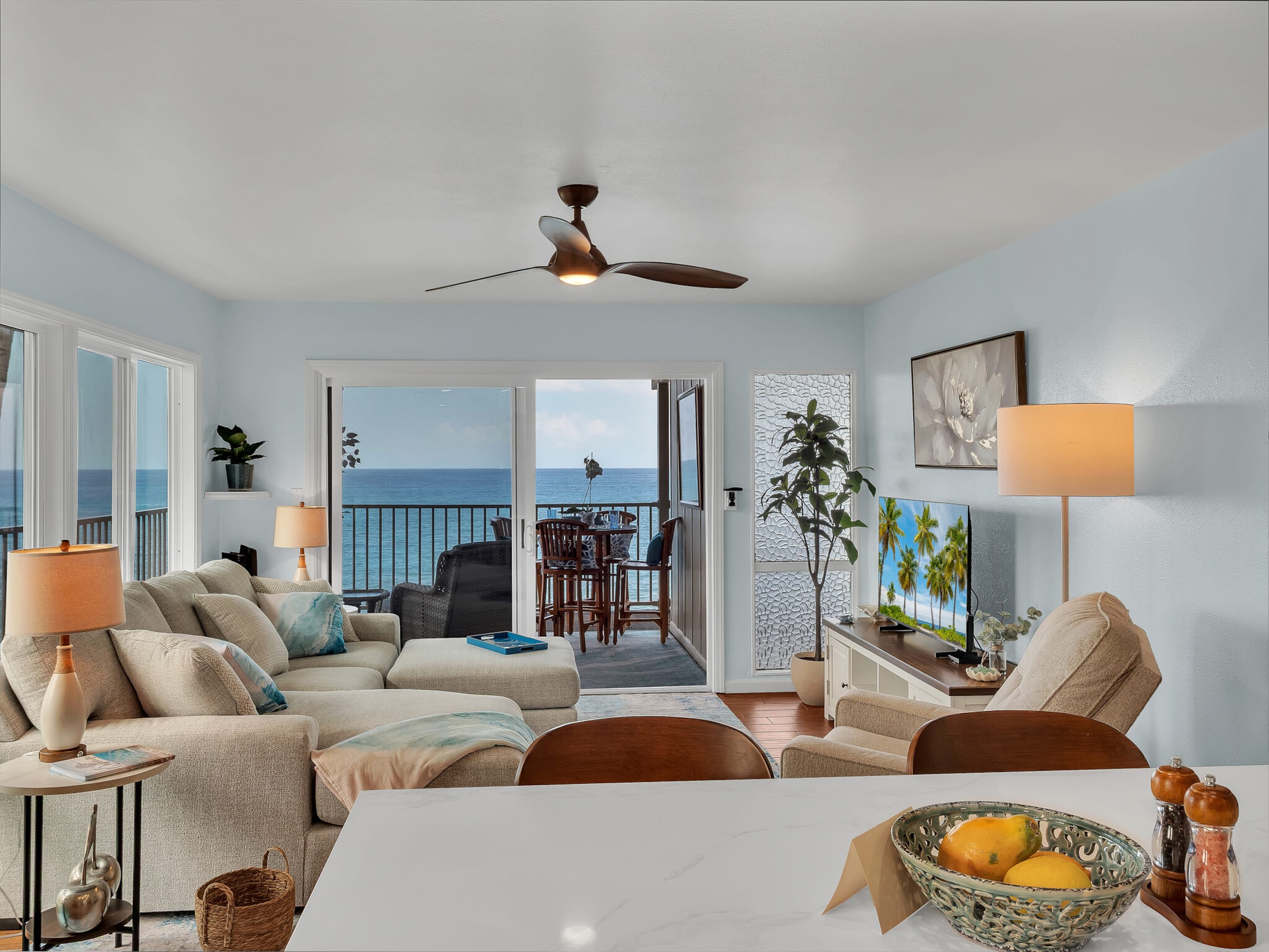 Oceanfront Kona Gem-Top Floor End Unit-New Updated - Image 3