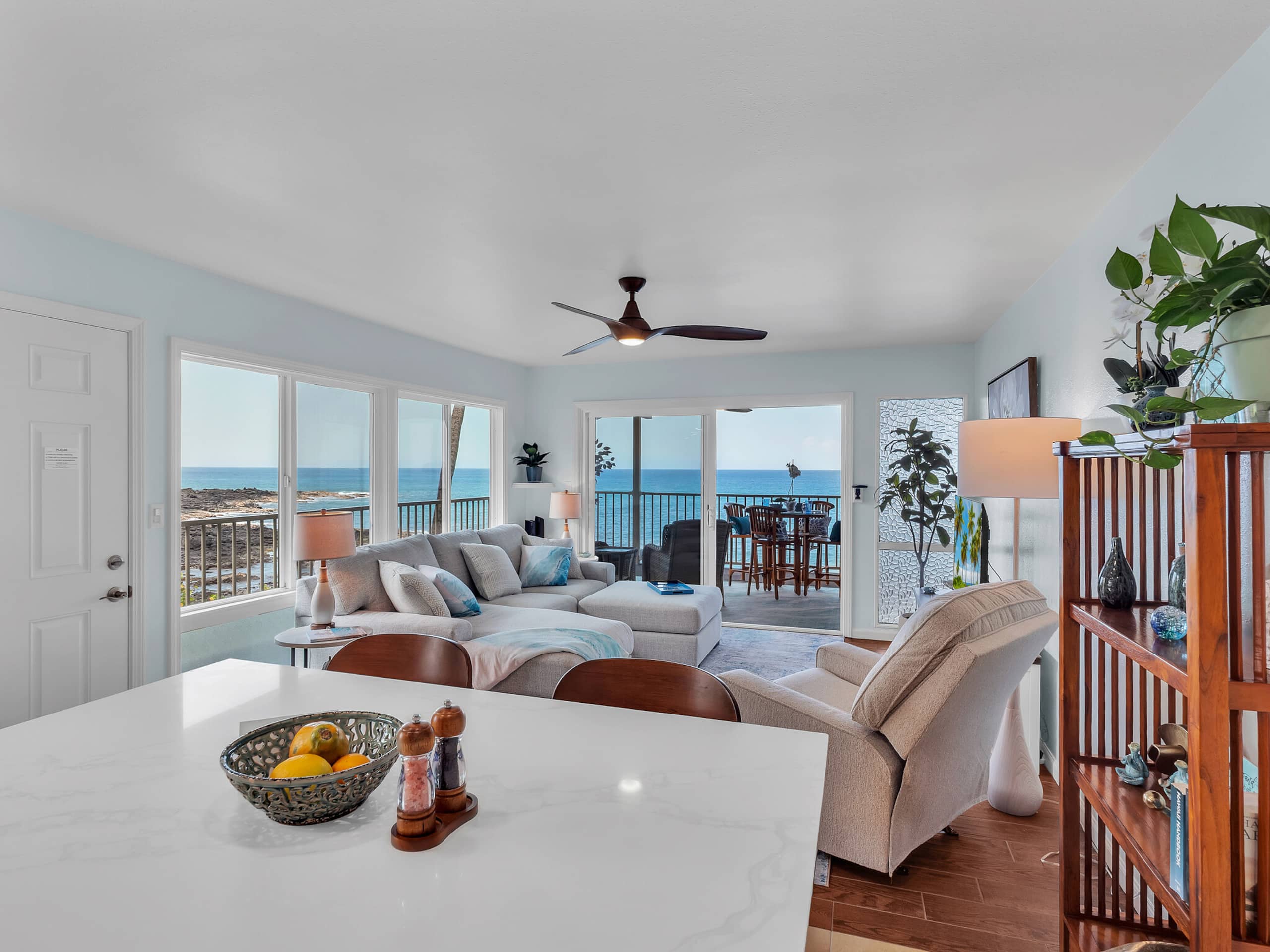 Oceanfront Kona Gem-Top Floor End Unit-New Updated - Image 1