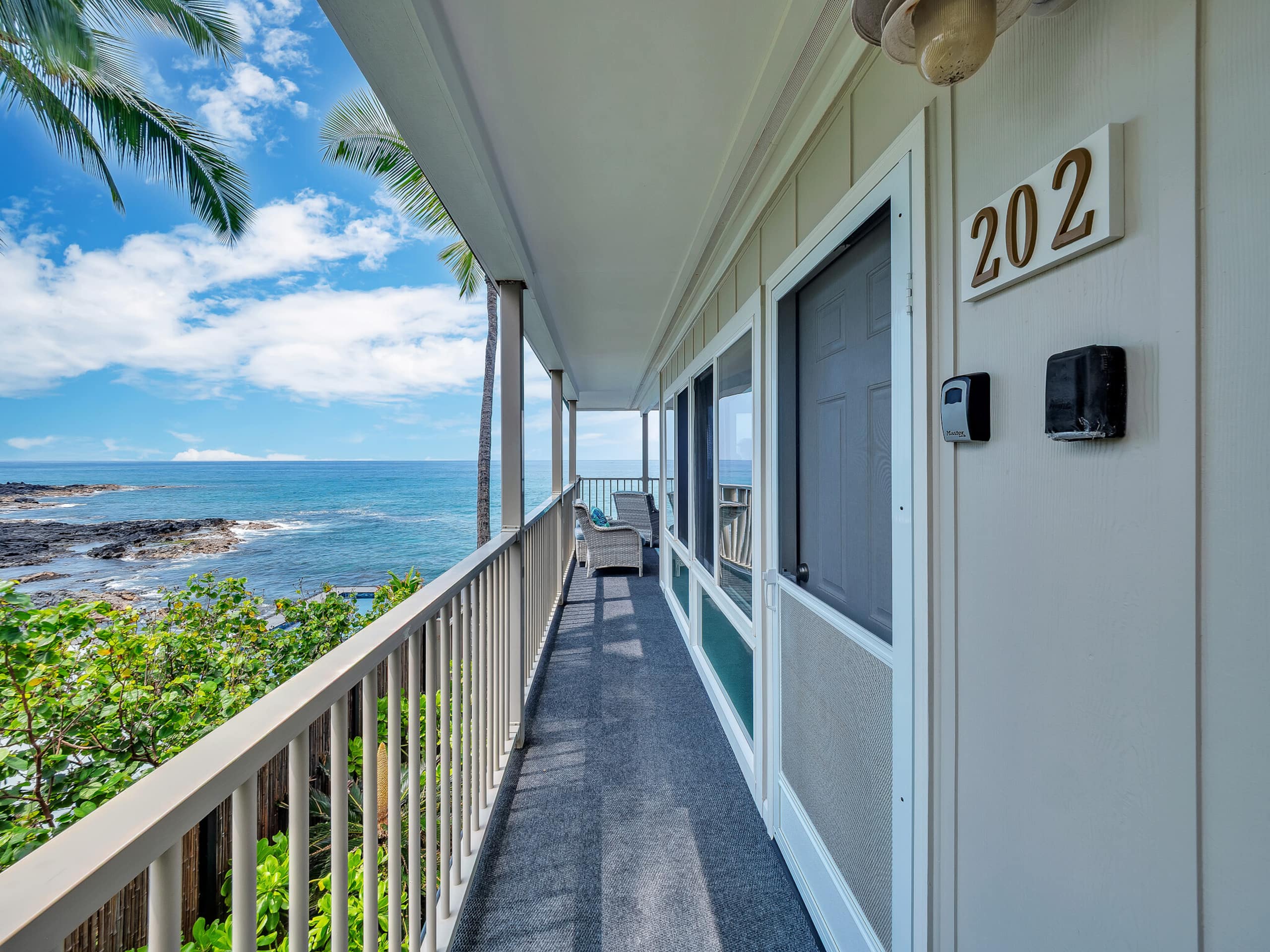 Oceanfront Kona Gem-Top Floor End Unit-New Updated - Image 38