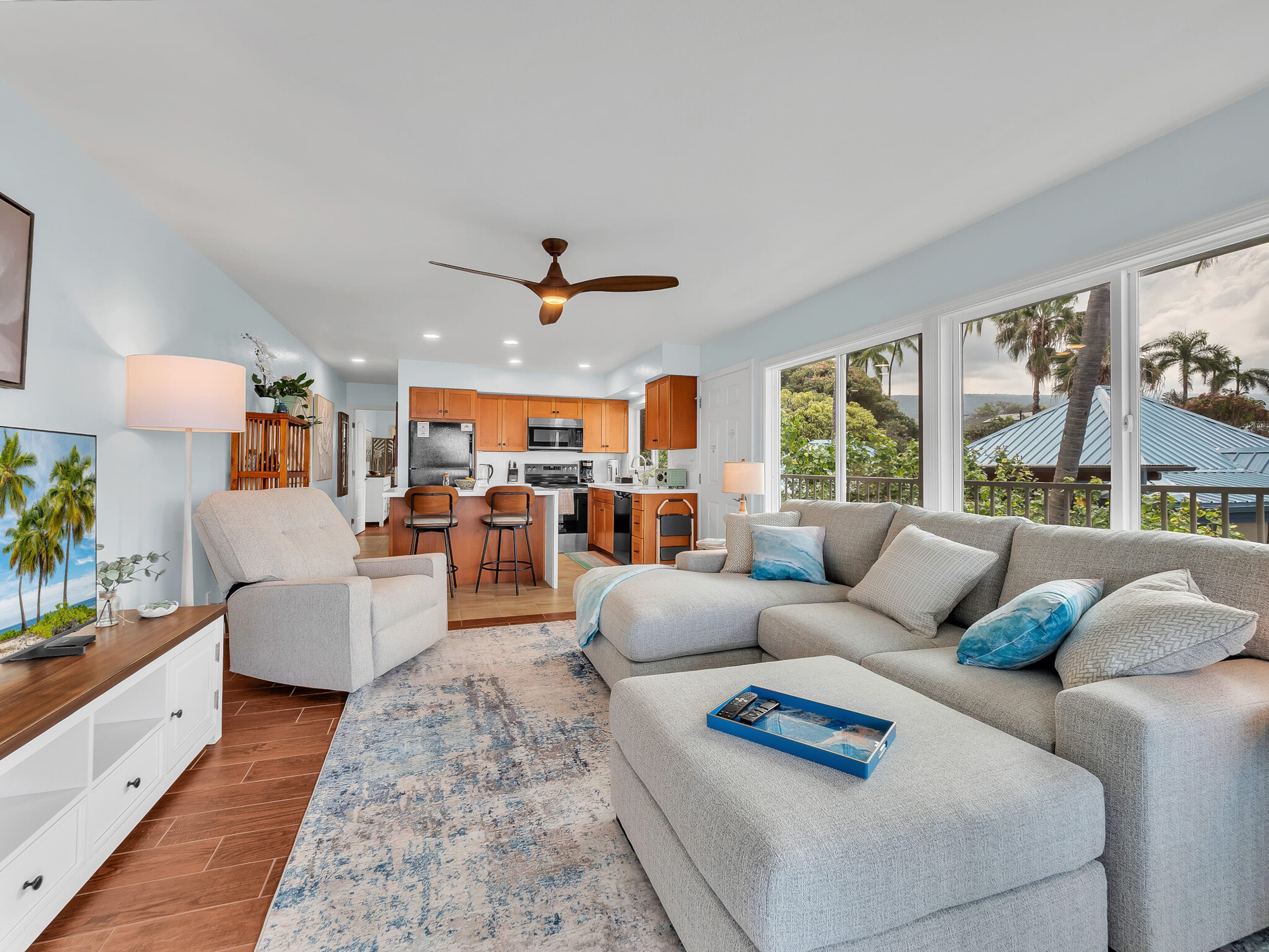 Oceanfront Kona Gem-Top Floor End Unit-New Updated - Image 2