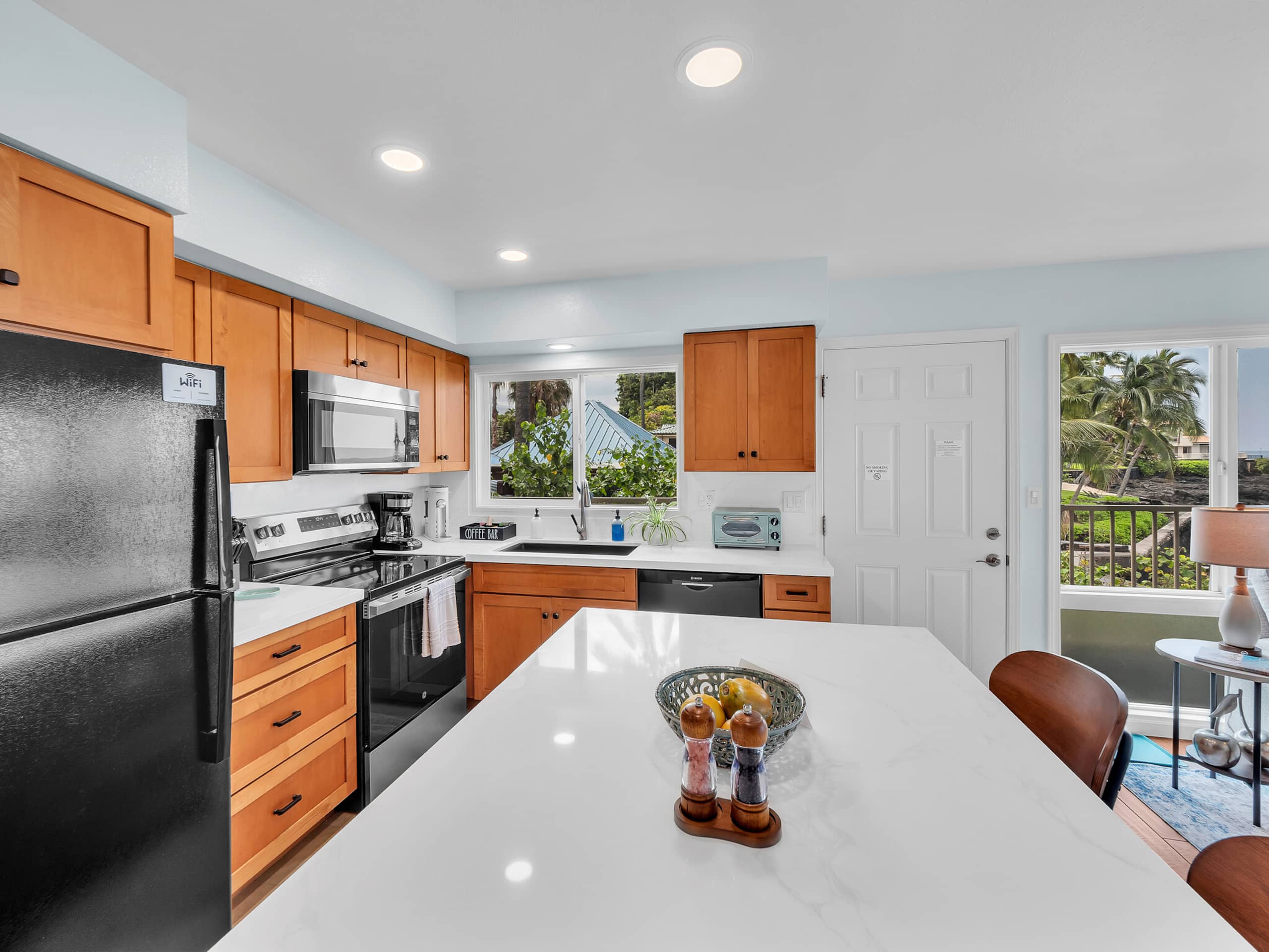 Oceanfront Kona Gem-Top Floor End Unit-New Updated - Image 15