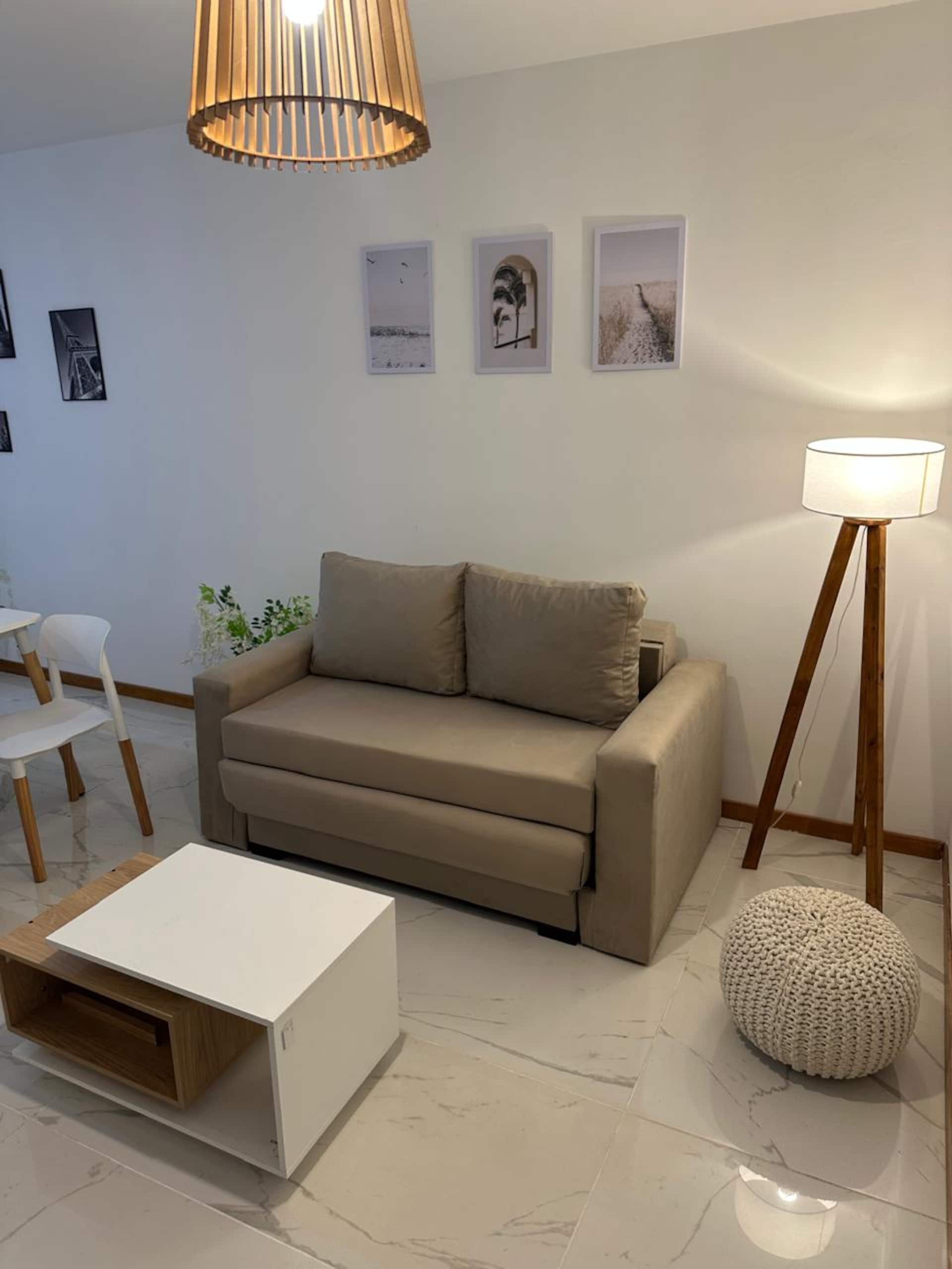 Fully renovated one-bedroom apartment in Monserrat