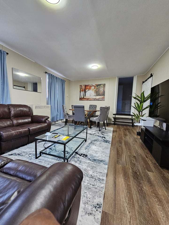 2br Retreat W/ King Loft, Near Downtown, Hospital - Peterborough
