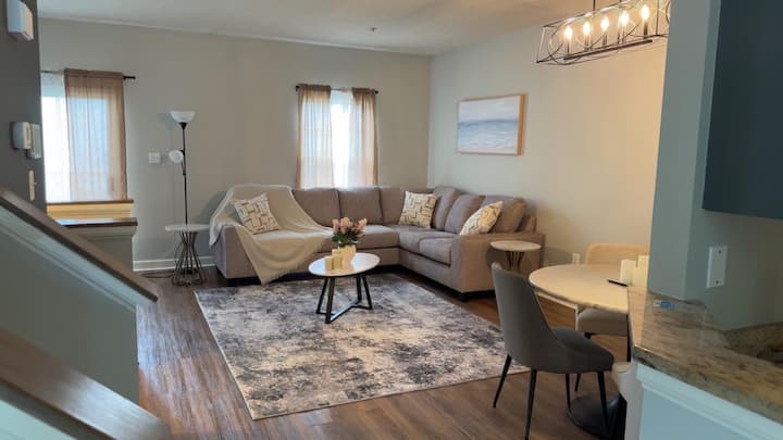 Modern 3-story Townhouse
Comfort Meets Convenience - Clinton, MD